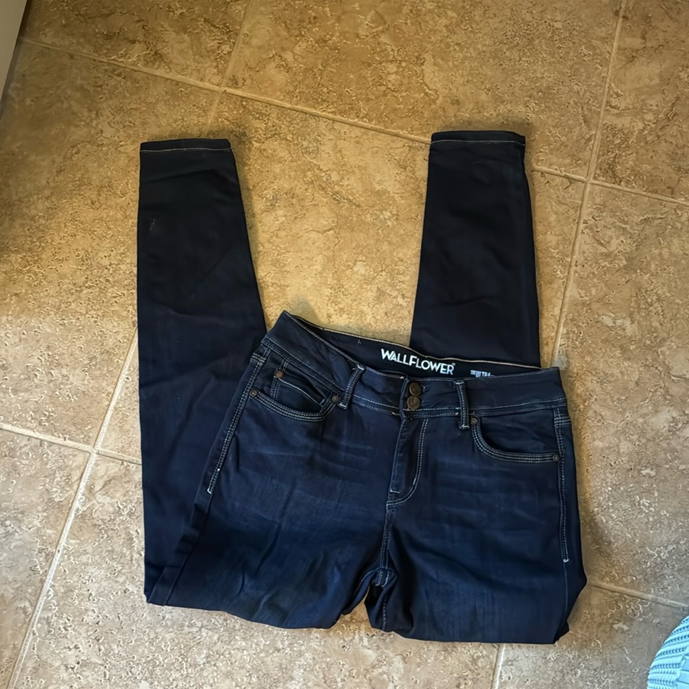 Ultra fit ankle jeans by Wallflower